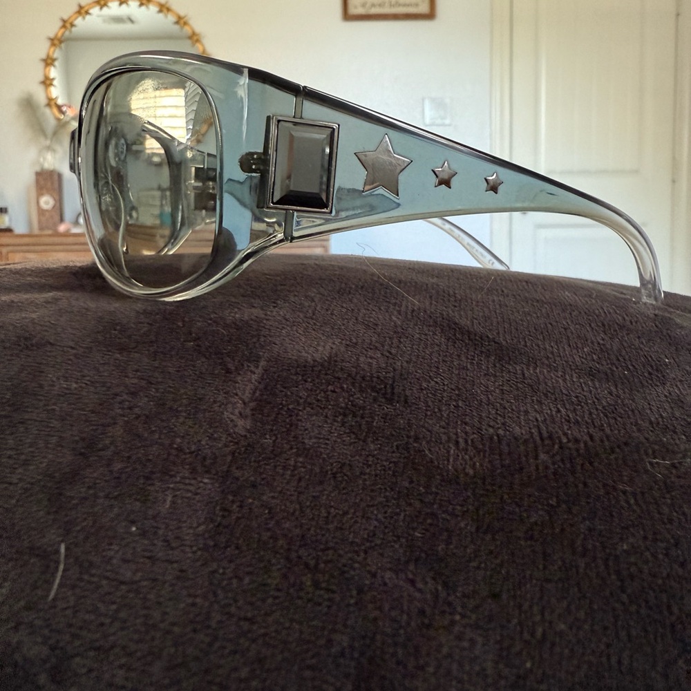Stylish Star-Embellished Sunglasses